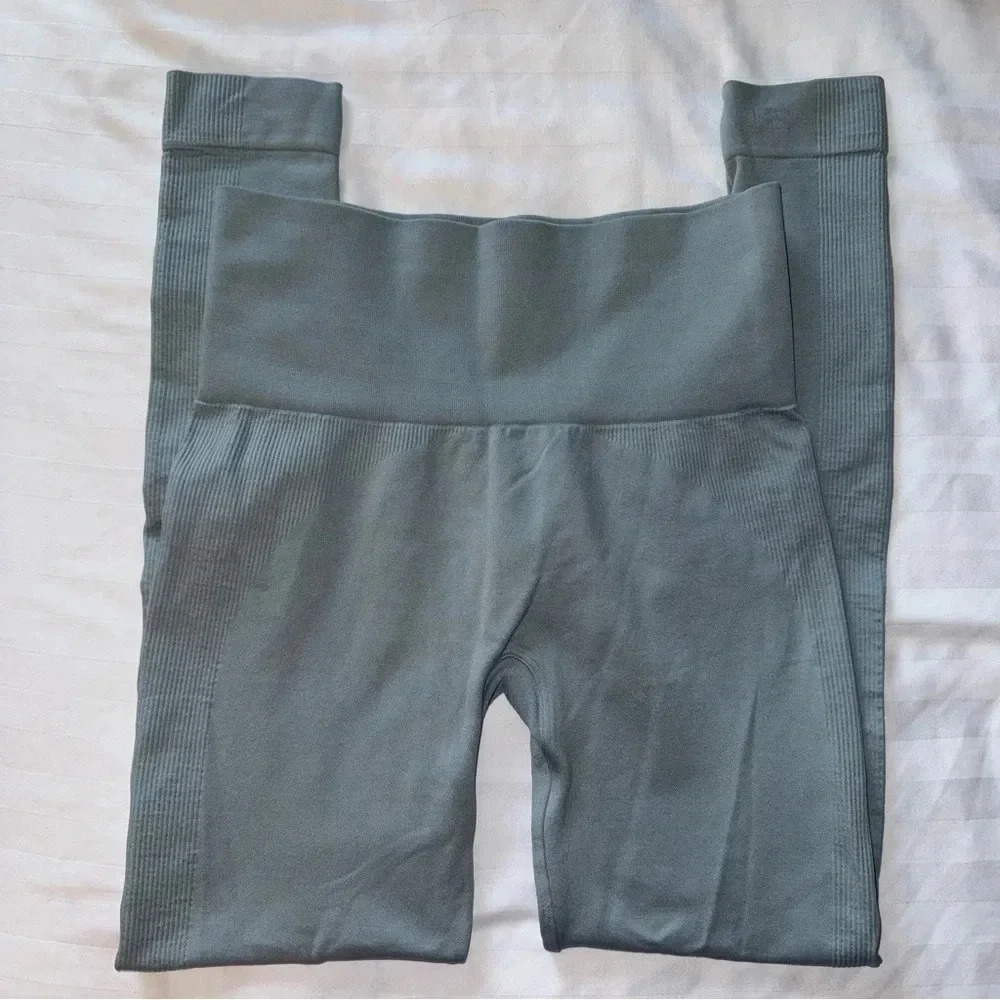 SET Active High-Waist Ribbed Leggings in Sage Green